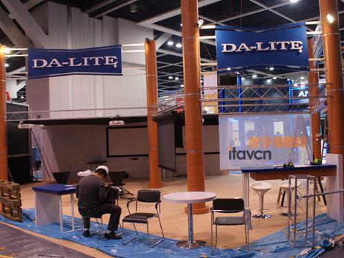 DA-LITEȫ͸Ļ(jng)@GInfocomm Asia