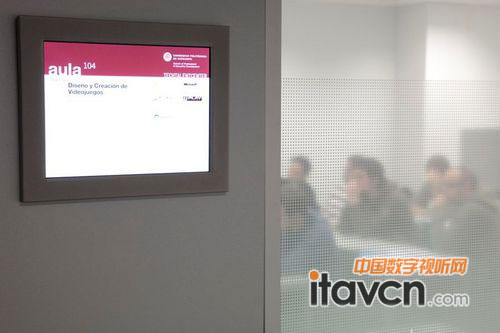 zƼ(sh)ָʾBarcelonaTech (UPC) ÿg15LCDĻŃ(ni)@ʾ҃(ni)ĿǰMеn