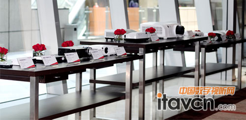 雅圖投影機產品展示