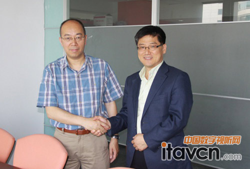 MicW總經理吳群力博士與Acetel總裁Kh.Lee親切合影