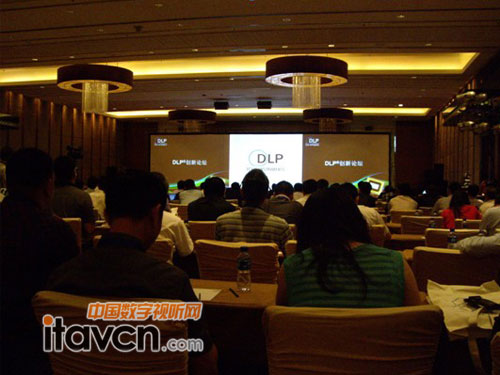 酷樂視X2微型投影機登陸2012年DLP創新論壇