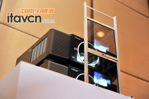 VivitekӍͶӰC(j)D8800(yu)^ʬF(xin)ҕ