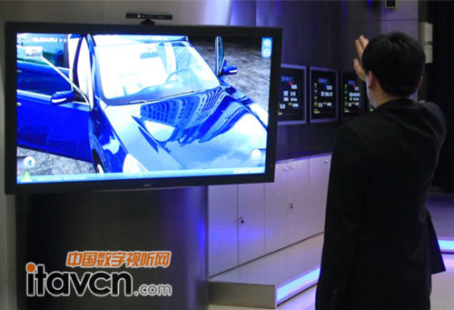 采用了NEC P702的體感互動顯示方案