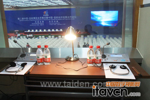 同聲傳譯室(配備TAIDEN全數(shù)字化翻譯單元)