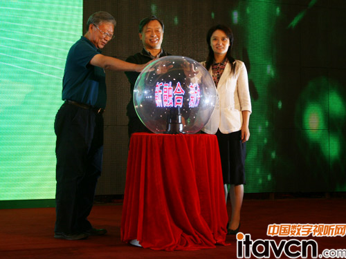 廣電領(lǐng)導(dǎo)及CCBN組委會要員啟動CCBN2013儀式