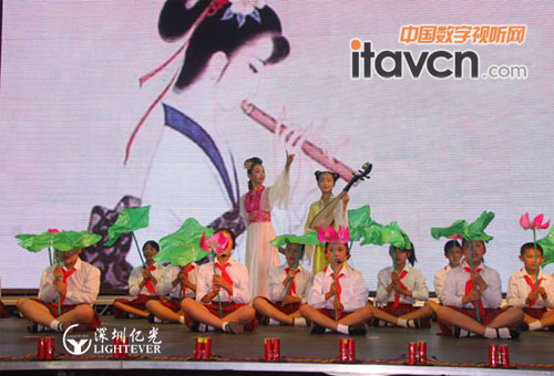 LED屏幕平民化 LED高科技現身小學校慶