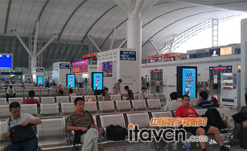 信頤數(shù)字標牌為深圳北站打造信息港