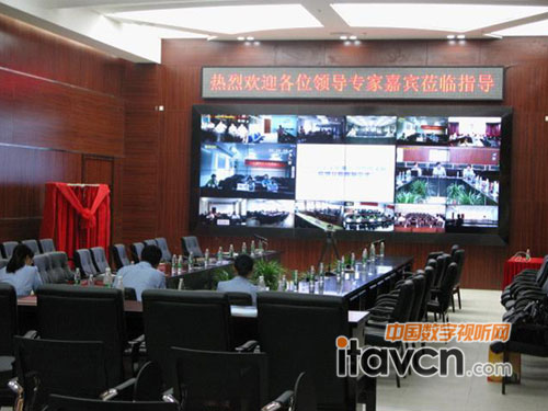 NEC X462UN��խ߅����Һ���@ʾ��4&times;6ƴ��ҕ�l���h��