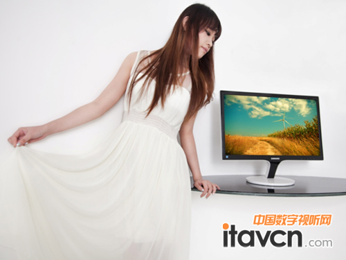 引領(lǐng)黑白炫酷風(fēng) 三星悅白顯示器玩轉(zhuǎn)時(shí)尚潮流