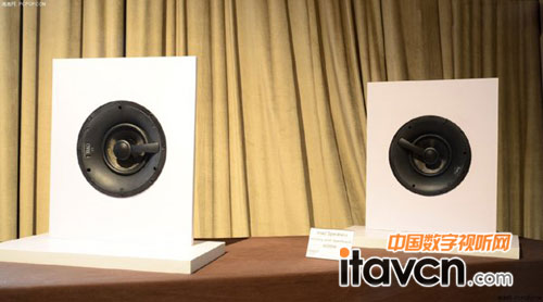 安裝在特制障板中的Triad Speakers InCeiling系列音箱
