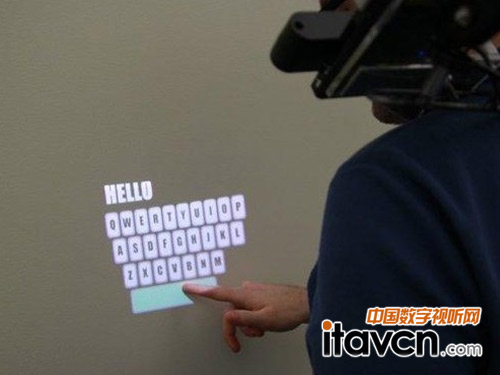 有了該裝置,在墻壁上就可以敲鍵盤