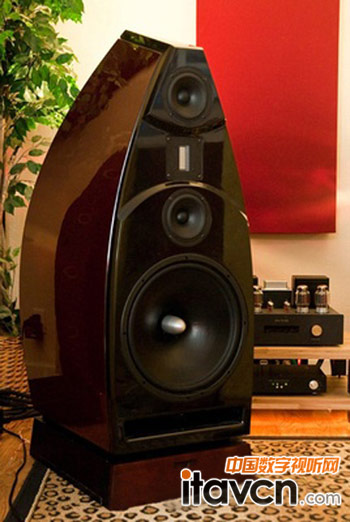 箱體采用1.5″厚的波羅的海樺木層超精密度板制造、內部采用立體加強筋,配合有專有的聲學反射層阻尼處理