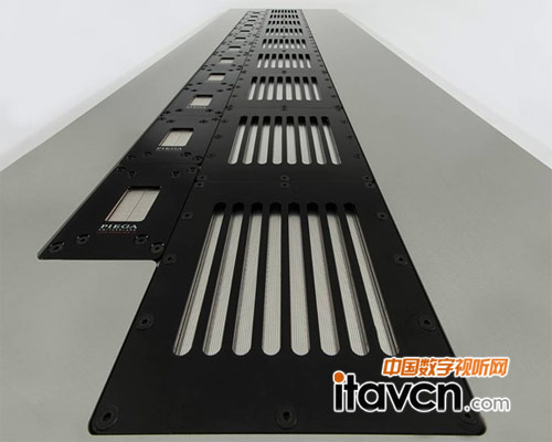 Piega新旗艦Master Line Source的箱體以切削/擠壓鋁塊制造而成