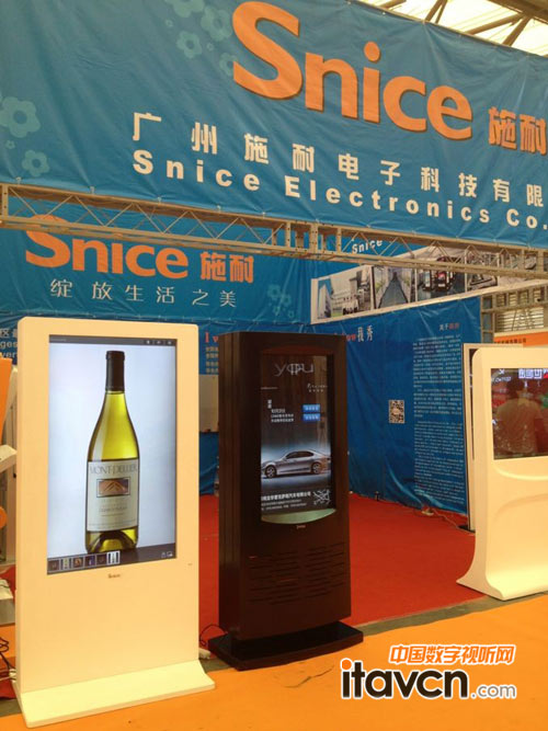 施耐戶外廣告機及55寸雙面觸霸觸控一體機