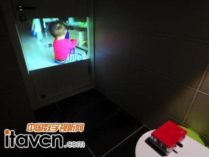 QUMI Q5靈活多變 隨時隨地投影