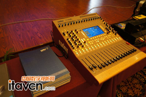 CADAC CDC4數(shù)字現(xiàn)場(chǎng)調(diào)音臺(tái)