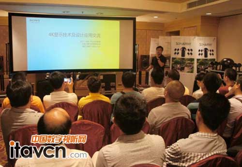 索尼高級工程師萬陳進行現場演示