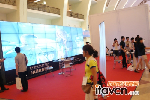 銳安電子展出HDID全高清液晶電視墻