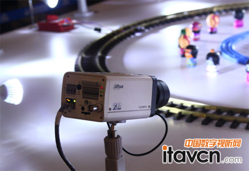 大華新一代網(wǎng)絡(luò)高清攝像機(jī)做現(xiàn)場演示