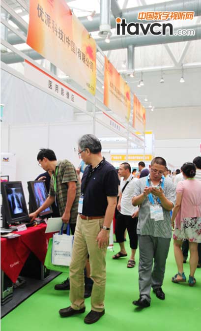 現(xiàn)場體驗(yàn)人士駱繹不絕