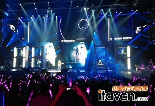 周杰倫紅館震撼開唱 彩熠打造魔幻空間