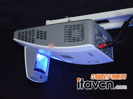 D755系列產(chǎn)品專屬定制吊架 方便用戶安裝