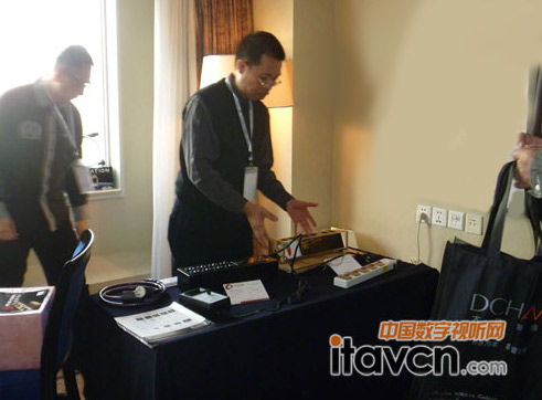 現場工作人員正在講解