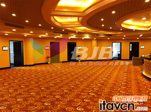 長峰假日酒店會議室搭建同輝佳視信息發(fā)布系統(tǒng)