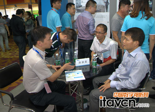 չ���F�� �����ˆT���ںͿ͑��M��ǢՄ