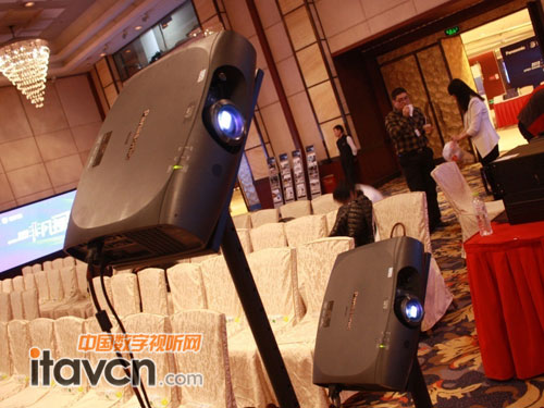 SSI��ԴPT-FRZ470C ͶӰ�C бͶ�ں�ϵ�y