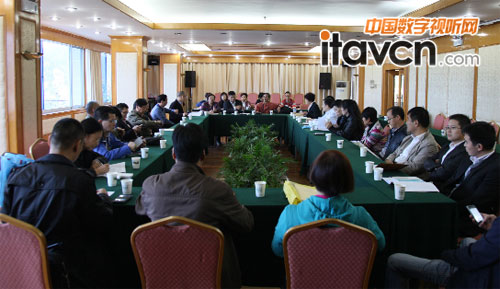 迪士普企業(yè)所在的第一地區(qū)組與第五、第十二地區(qū)組分組討論現(xiàn)場