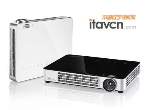 QUMI Q7黑白雙色 傳承經(jīng)典