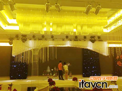 吉林市楓林大酒店宴會廳豪華的設計風格
