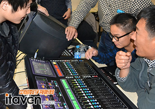先歌舉辦A&H GLD系列及Qu-16數(shù)字調(diào)音臺(tái)培訓(xùn)會(huì)