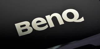 明基W7500家用高清投影機機身采用時尚黑色調