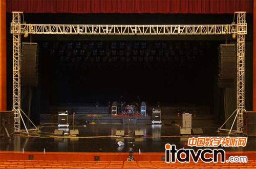 ZSOUND LA212雙十二寸線陣列音箱及S118H單十八寸超低音箱,現(xiàn)場安裝調(diào)試中