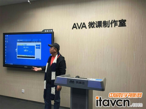 李主任親身體驗微課制作課室