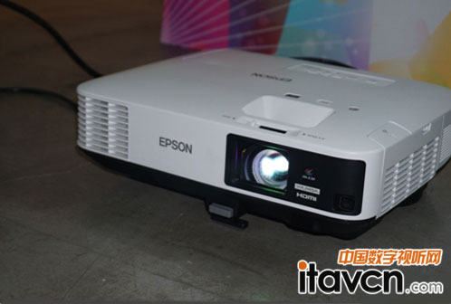 無線高清投影機CB-1985WU