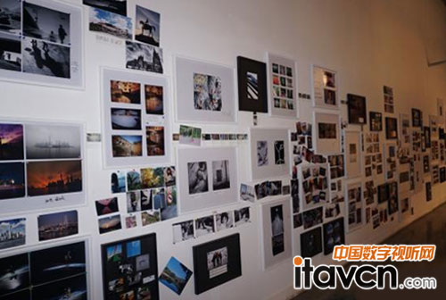 活動現(xiàn)場展示的攝影師作品