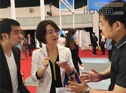 (AVA專業講師正在講解一師一優課解決方案)