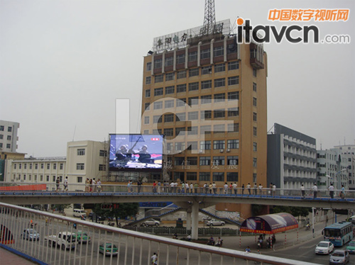 聯誠發(LCF)早期在安徽阜陽電力公司安裝的120㎡全彩P20顯示屏,技術領先業界