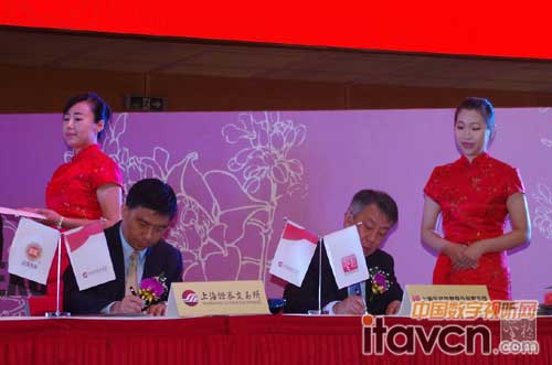 金橋信息董事長金國培和其他三家上市公司領導共同鳴鑼開市