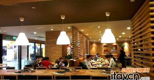 信頤廣告機入駐新石器烤肉店