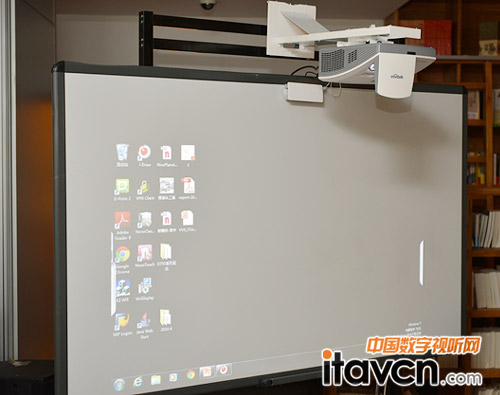 Vivitek(麗訊)D755WTIR短焦互動教育投影機擁有0.351的超短距離投射比