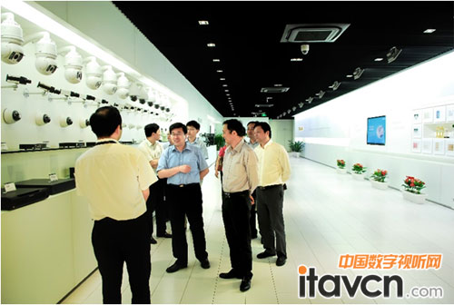 蘇州質監局鈕雪林局長一行參觀科達產品