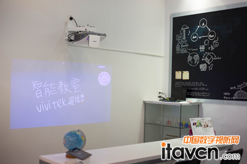 Vivitek(��Ӎ)���̽�ͶӰ�C(j��)D755WTIR��ʾ���ӽ̌W(xu��)