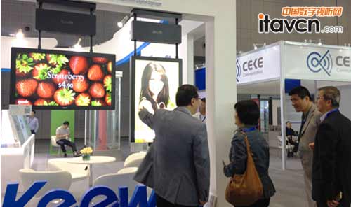 啟鈞一體化雙面數字標牌亮相第17屆中國國際工業博覽會