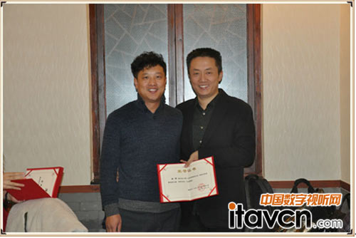 兩部轎車:清投視訊年終大獎已揭曉