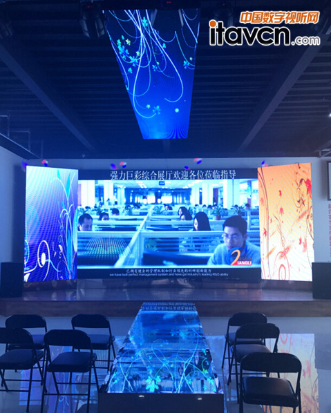 舞臺租賃屏、地磚屏、天幕屏三屏交相輝映,成為鎮店之作