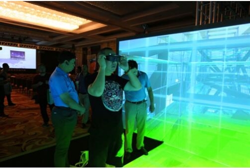 4臺Vivitek(麗訊)DU8190Z打造的CAVE虛擬現實顯示系統吸引了眾多目光